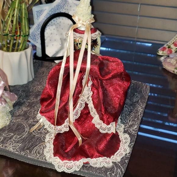 2 Victorian Gown Decor~Good Cond - Picture 9 of 15